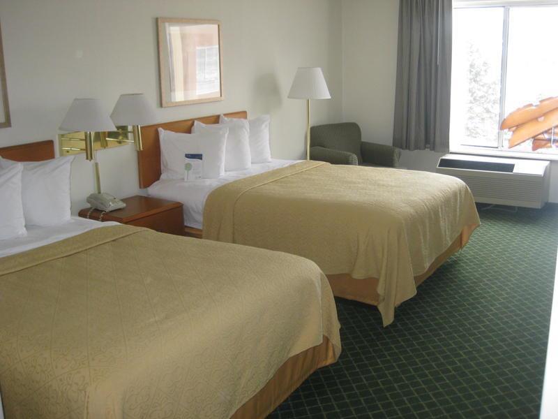 Econo Lodge Inn & Suites Johnson City Room photo